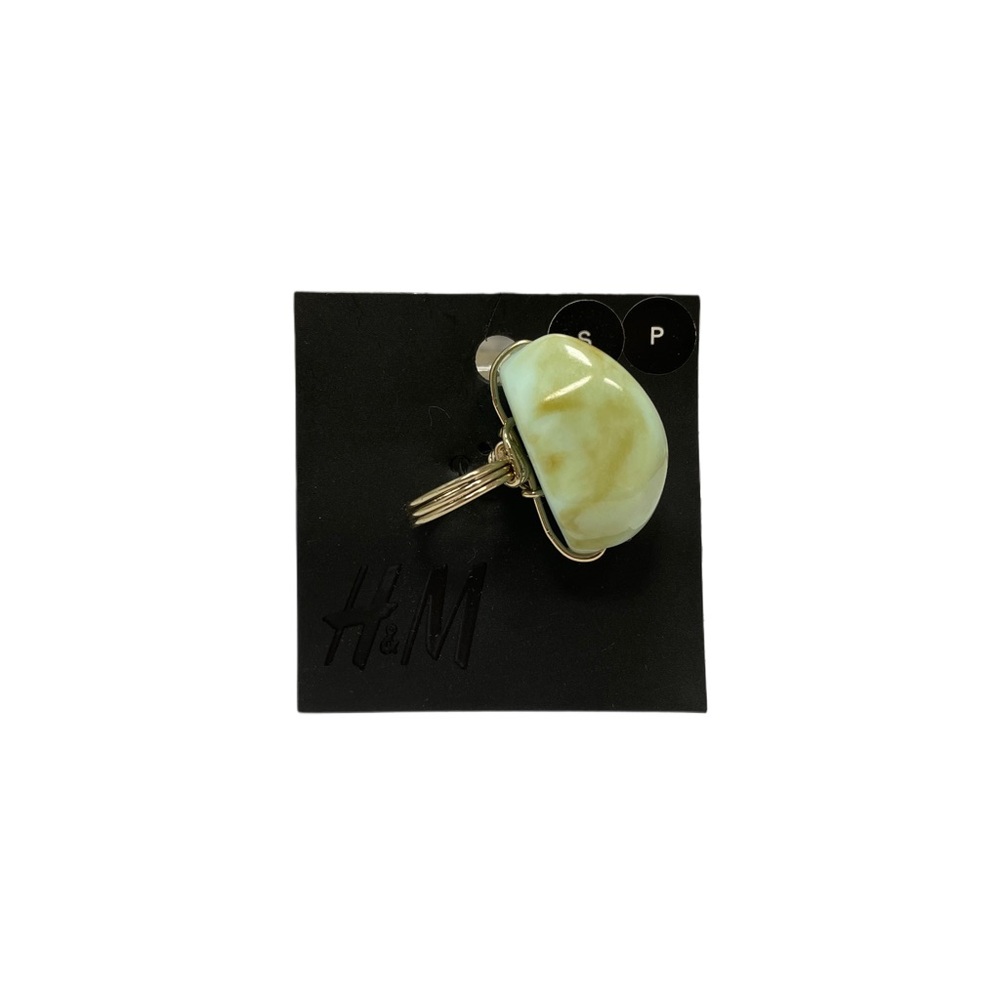 NWT H&M Small Green Stone Ring with Goldtone Accents
